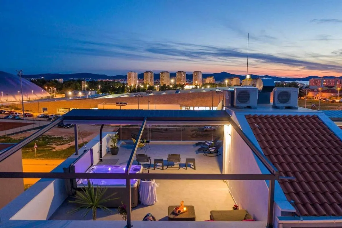 Zadar I Penthouse 2 Mit Dachterrasse & Jacuzzi Apartment