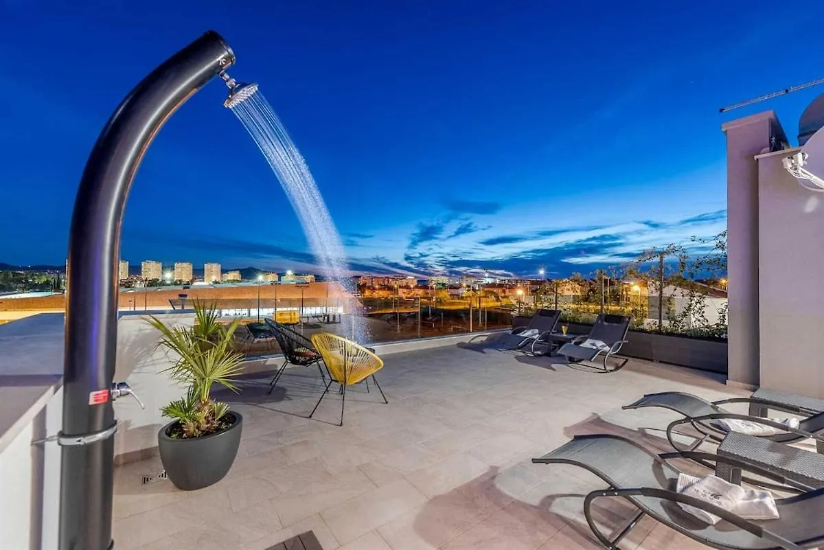 Zadar I Penthouse 2 Mit Dachterrasse & Jacuzzi Apartment